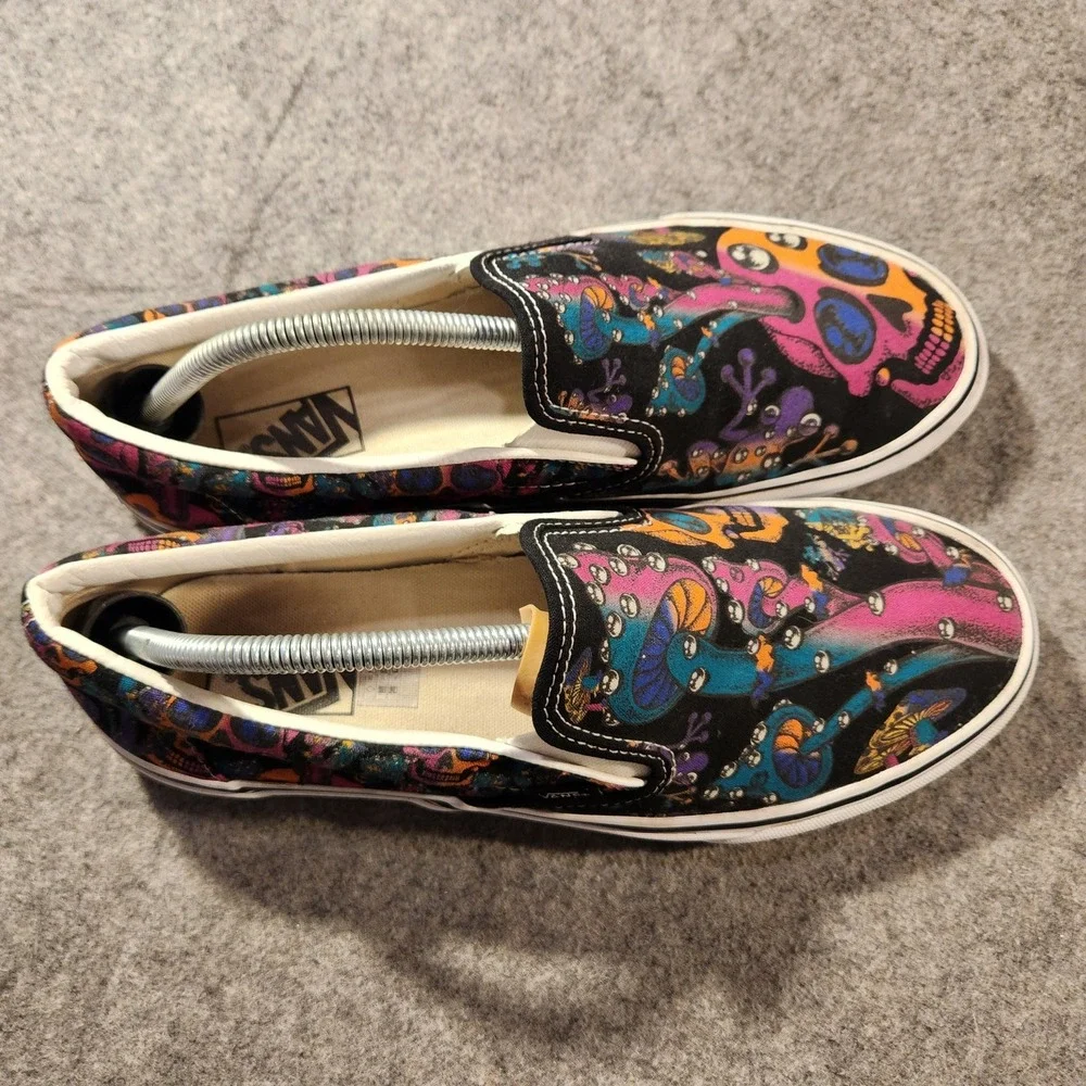 Vans Classic Slip On Shoes Mens‎ Black Multicolor Skull Mushroom Print Canvas